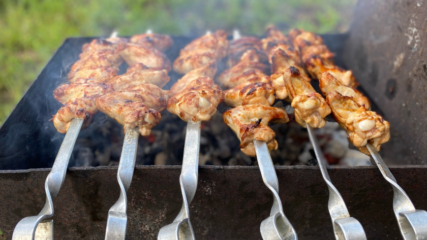 Не нанизывайте мясо и овощи на шампур - всю жизнь вы готовили шашлык неправильно