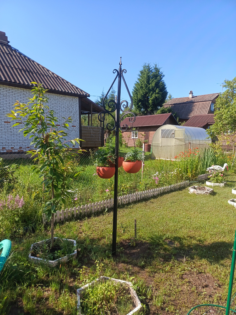 кашпо на даче. фото Садовый гном