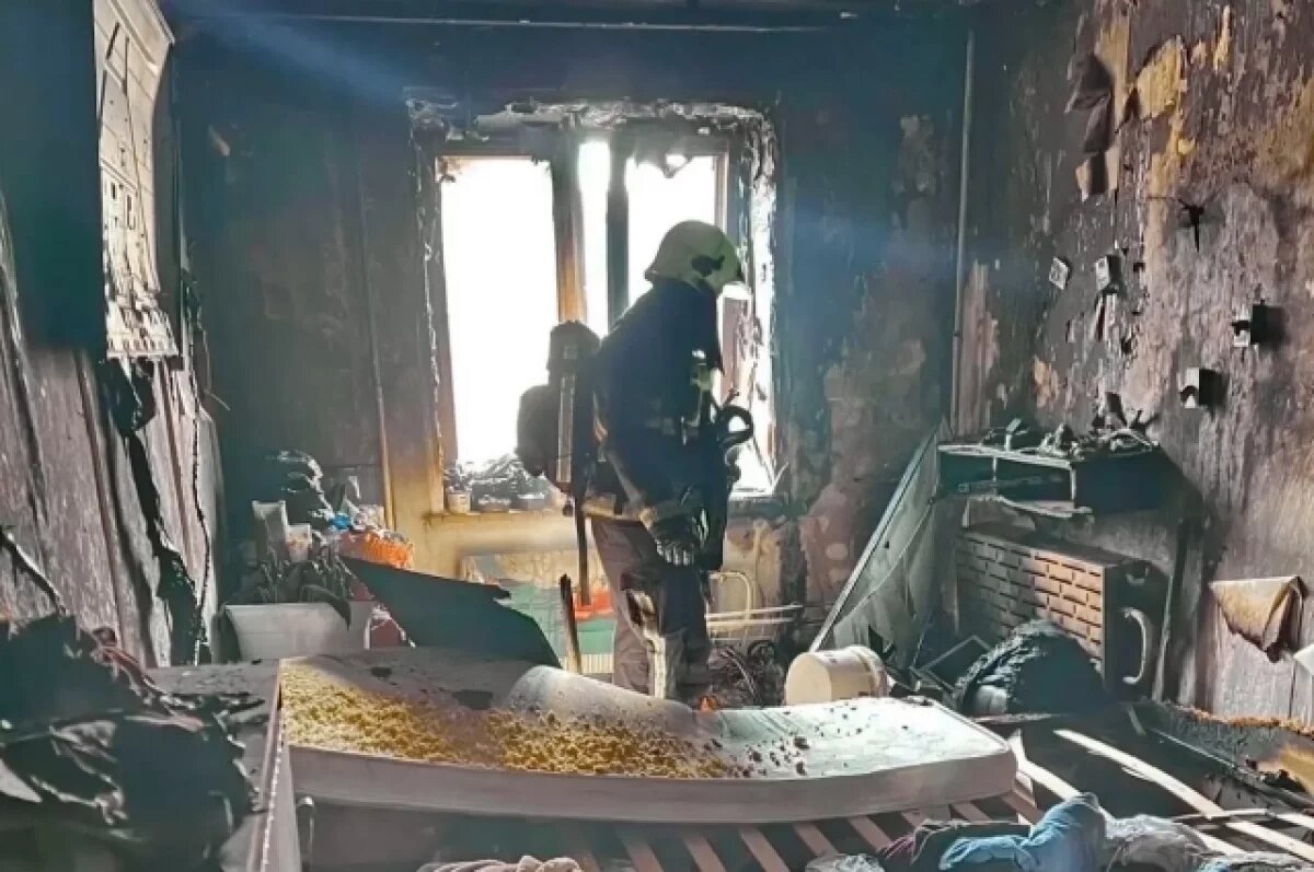    В Смоленске произошел пожар в квартире на верхнем этаже жилого дома