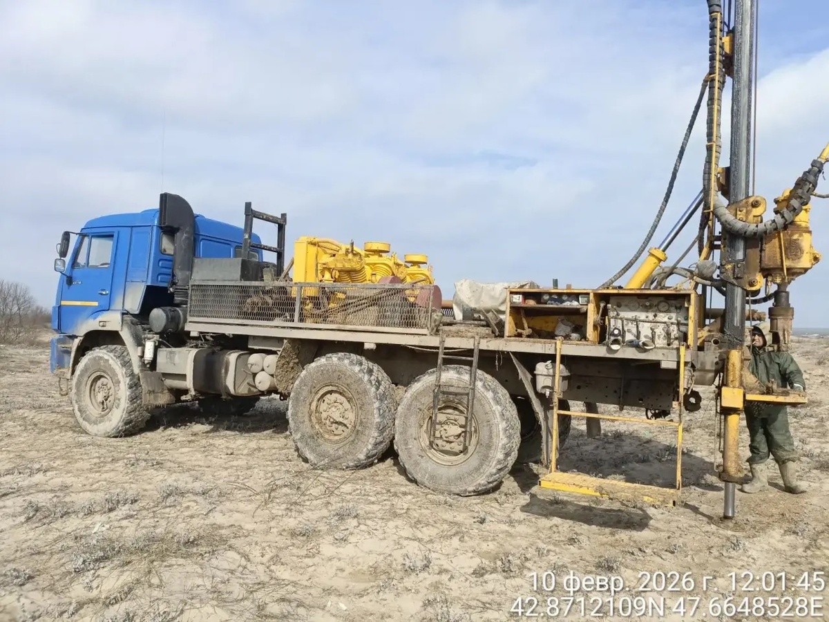 Компания ЦИИАК проводит инженерно-геологические изыскания на берегу моря в Каспийске. 