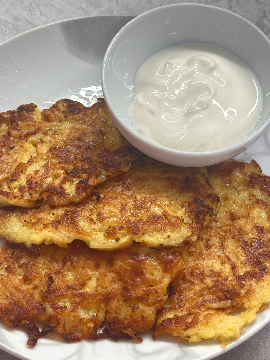 Это блюдо — настоящая палочка-выручалочка, когда в холодильнике «пусто», а хочется чего-то домашнего и уютного!