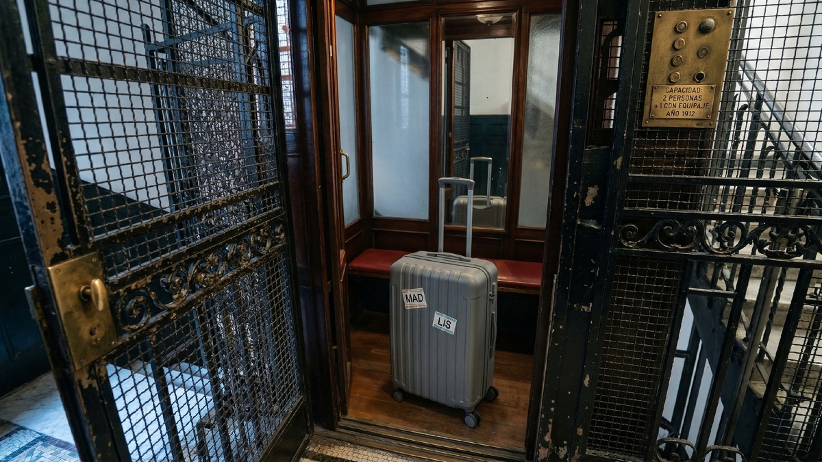 Старый лифт в мадридском доме