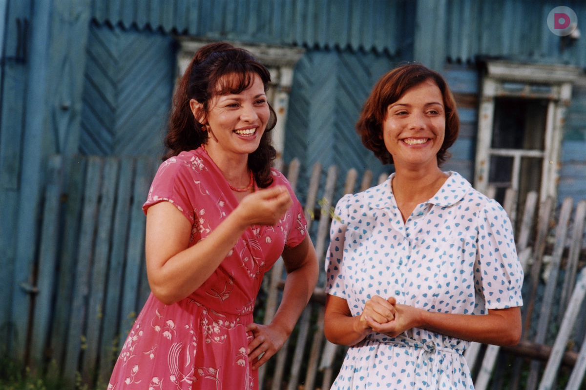 Две подруги Вера и Лида вырвались из деревни и уехали в Москву. Как там сложатся их судьбы?