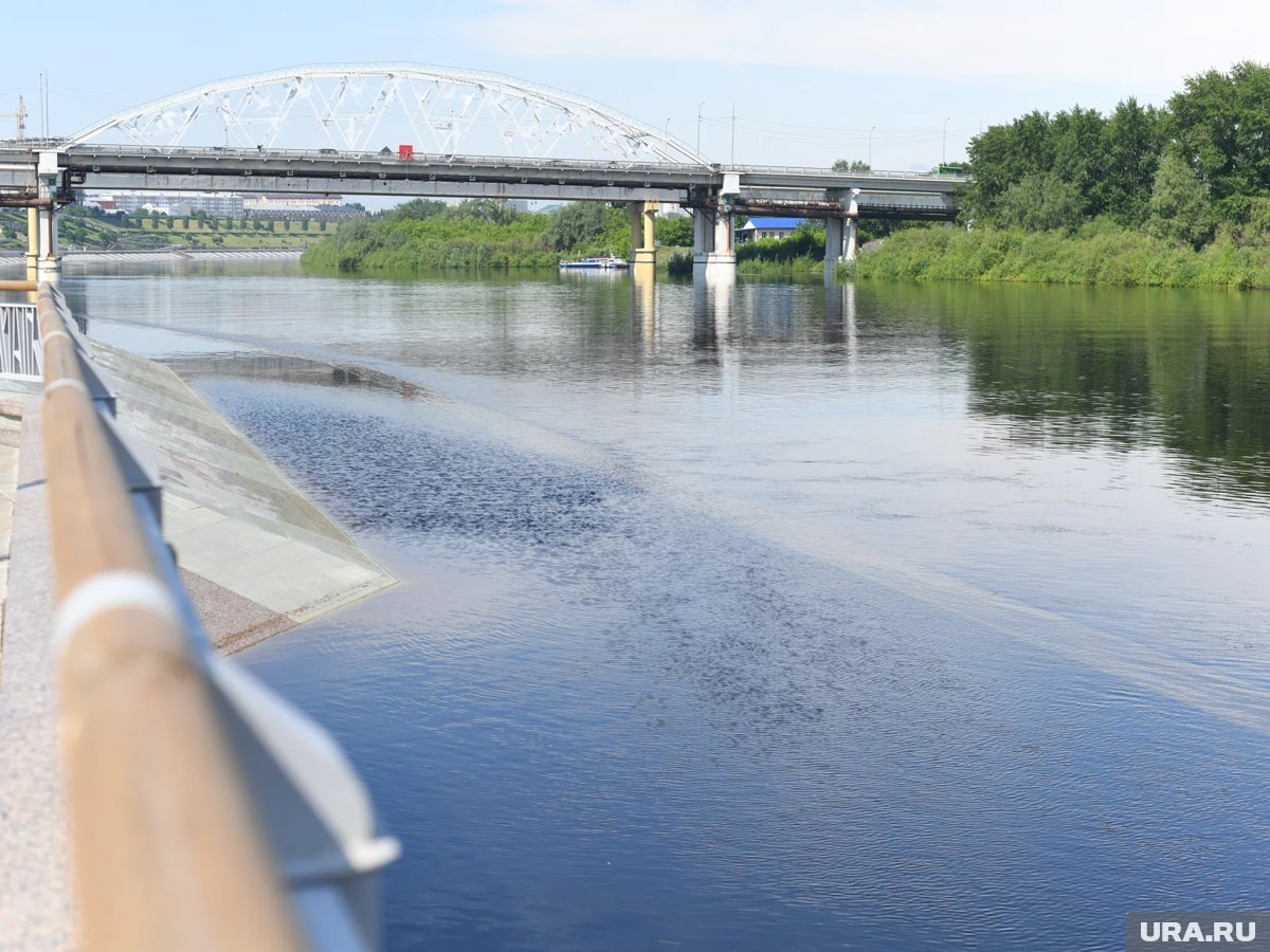     В прошлом году Тура затопило нижний ярус набережной