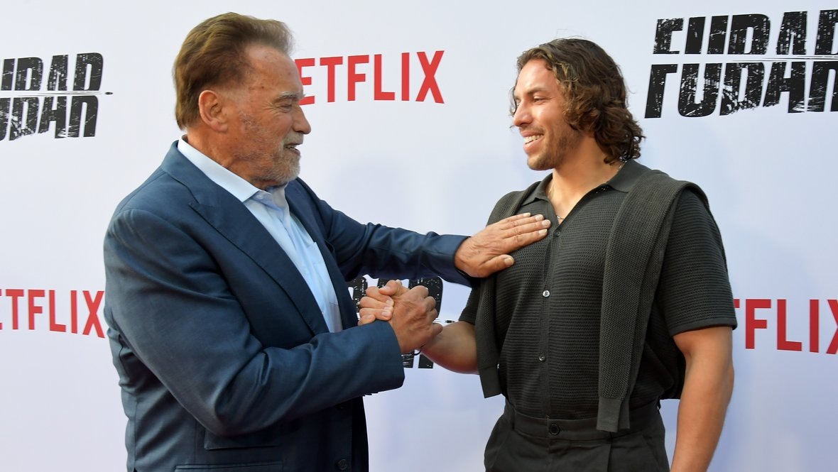    Арнольд Шварценеггер и Джозеф Баэна. Getty Images