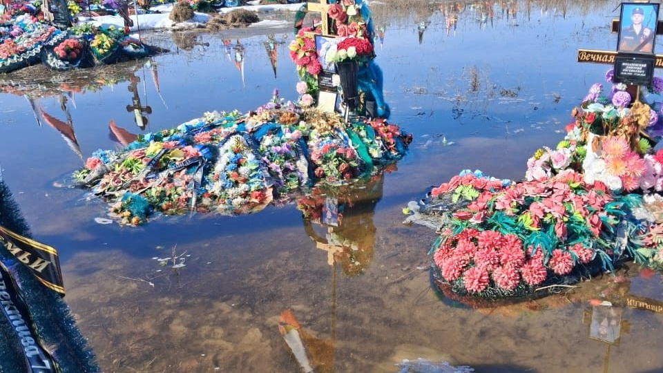Аллею Славы с могилами героев СВО затопило в Челябинской области
