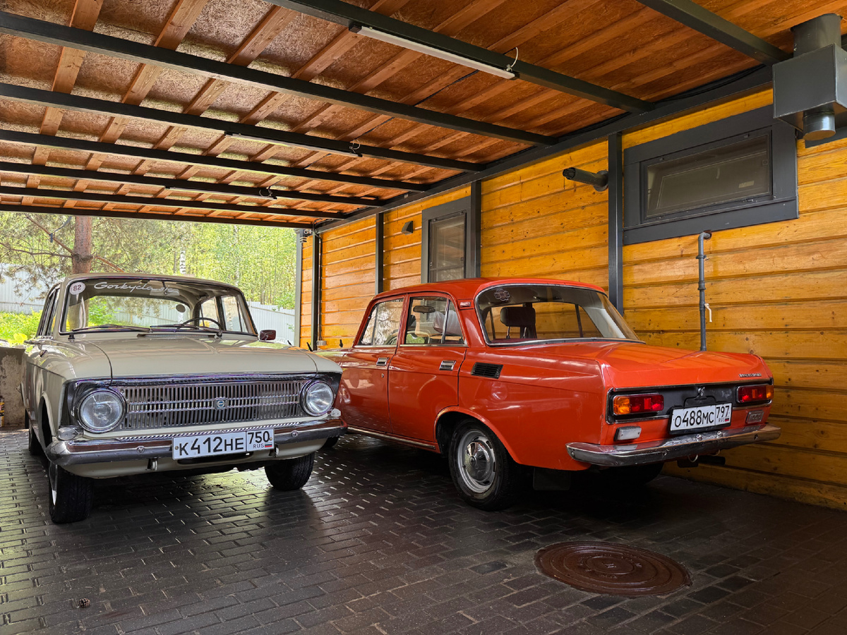 Мои машины: Ижевский 412-й 1972-го года и Москвич 2140 1976-го
