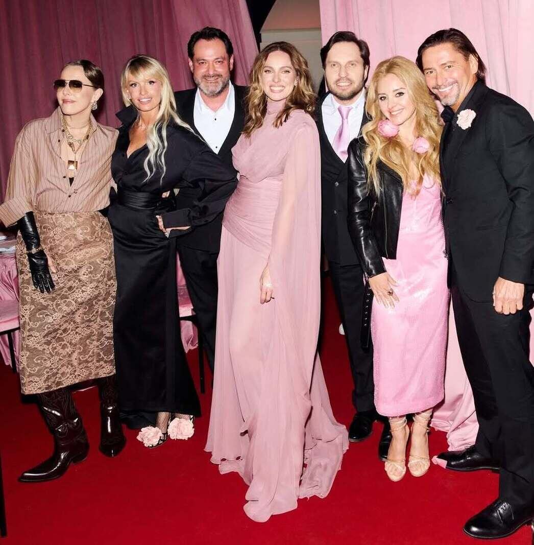     Ильдар и Марика Абдразаковы с гостями: Ксения Собчак, Яна и Вадим Расковаловы, Александр и Анжелика Ревва