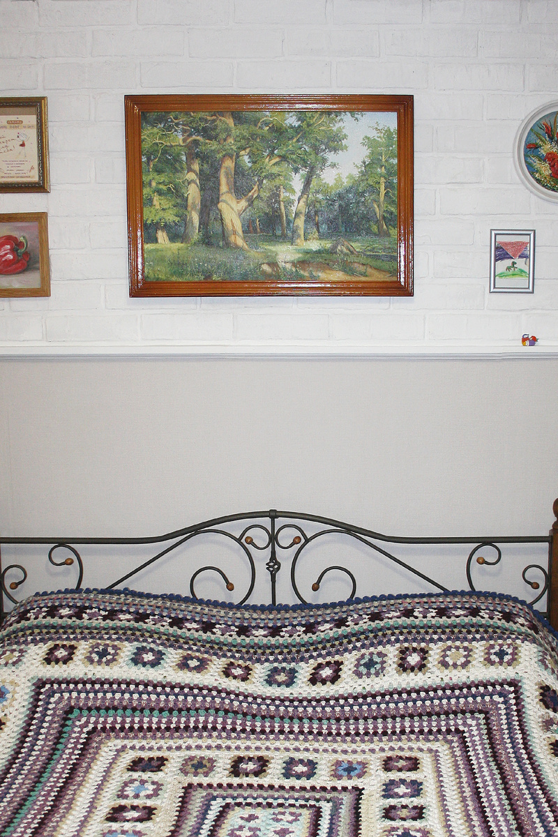 картина в изголовьи