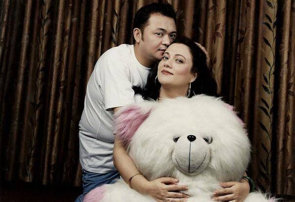 из доступных источников    Мандакини с мужем