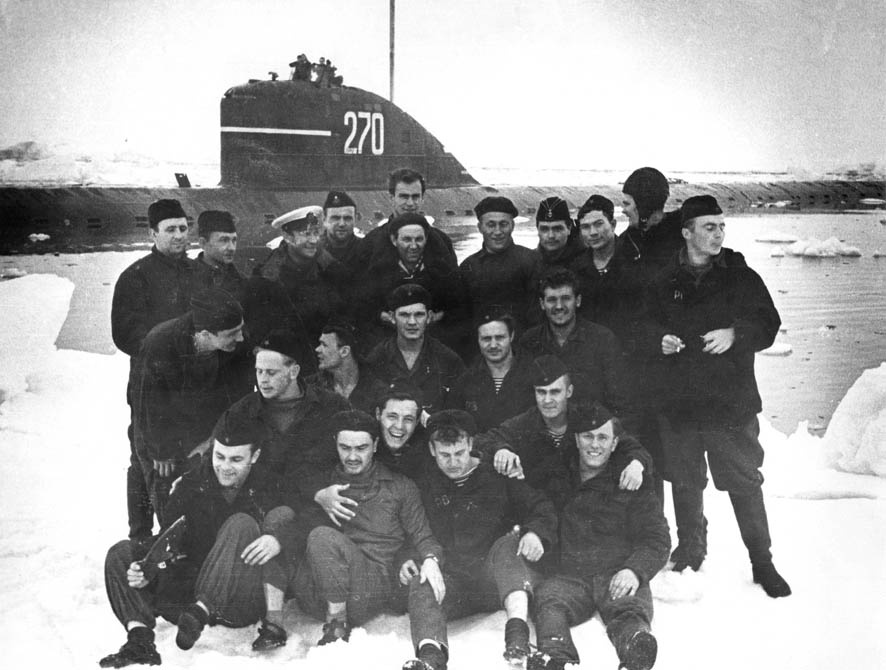 Поход АПЛ на Северный полюс (1962 год). 
Экипаж АПЛ и команда разработчиков ЦНИИ «Электроприбор»
