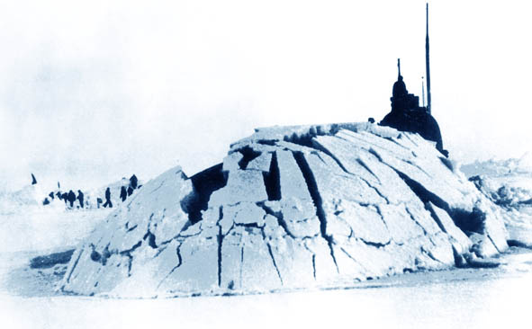 Атомная подводная лодка К-524, всплывшая на Северном географическом полюсе, 1980 год
