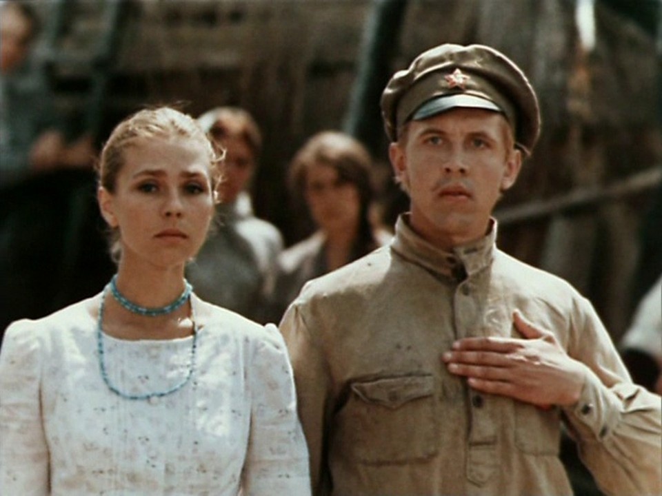    Бумбараш и его любимая - Варя. Им не суждено было быть вместе. Фото - кадр из фильма "Бумбараш".