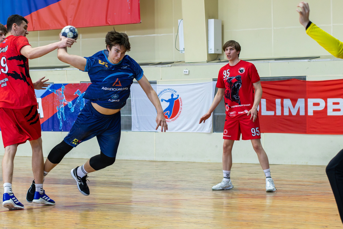 В атаке игрок СКИФа-2 Артём Пупынин. Фото: Антон Щербаков / ГК СКИФ