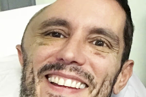 Alastair Wallace   📷