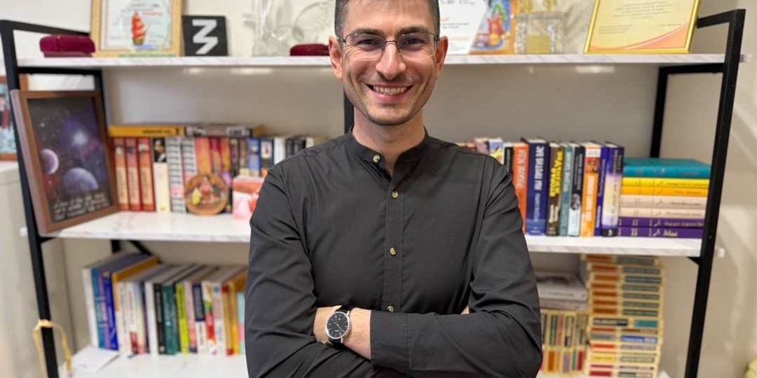 «Главный “лайфхак” к ЕГЭ — занятия по 5 часов в неделю». Учитель обществознания Алихан Динаев