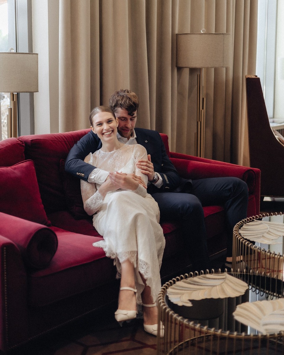 Только вы, абсолютная красота вокруг и мурашки от взглядов друг друга!