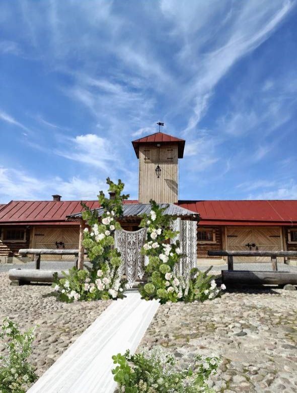 Изысканные образы, тонкий природный декор, историческая атмосфера Петербурга