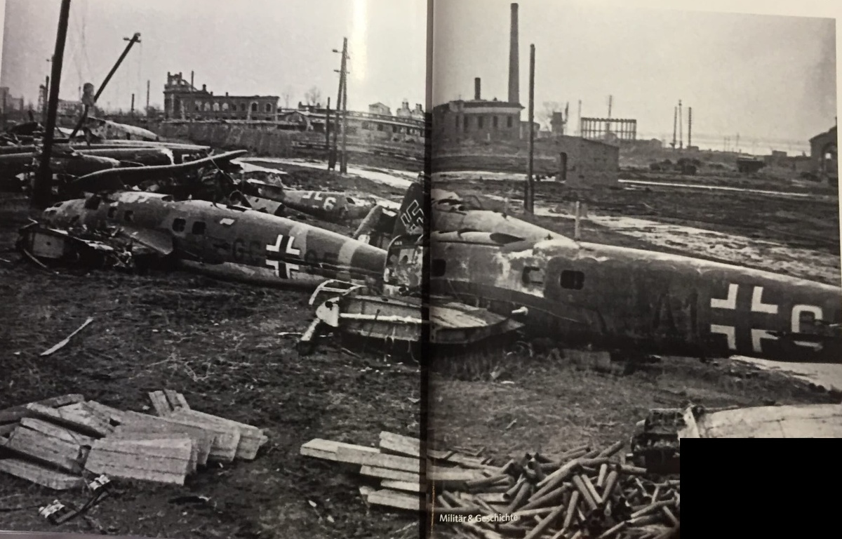 На переднем плане два фюзеляжа немецких бомбардировщиков "Хе-111". Вдали здание заводоуправления (сохр.), справа от него котельная завода (сохр.) 