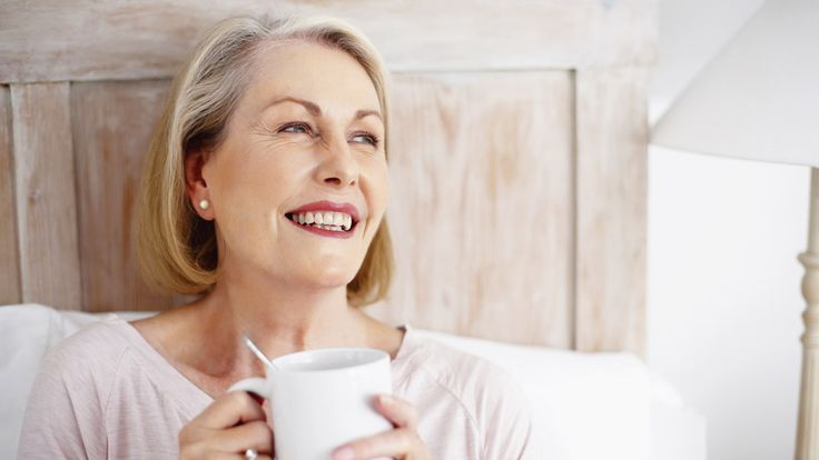 Что пить при менопаузе, чтобы кожа не старела: диетолог посоветовала напитки