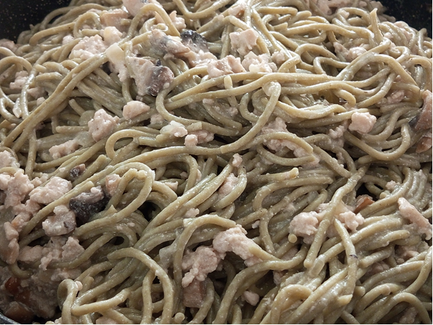 Паста. Спагетти с куриным фаршем в сливках.