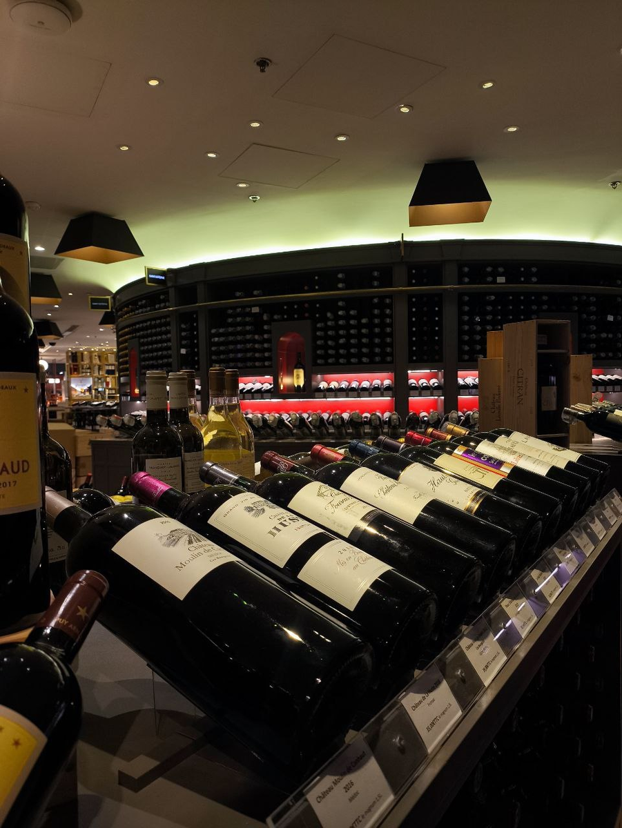 Особая винотека в Галереи Лафает 