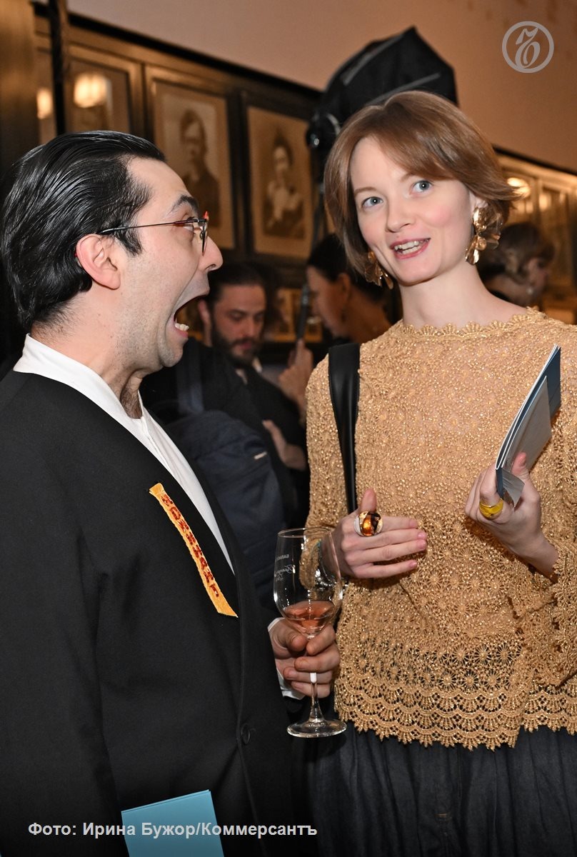 Церемония награждения лауреатов "Премии Художественного театра" в Московском Художественном театре (МХТ) имени А.П.Чехова. Скрипач Даниил Коган (слева) на церемонии