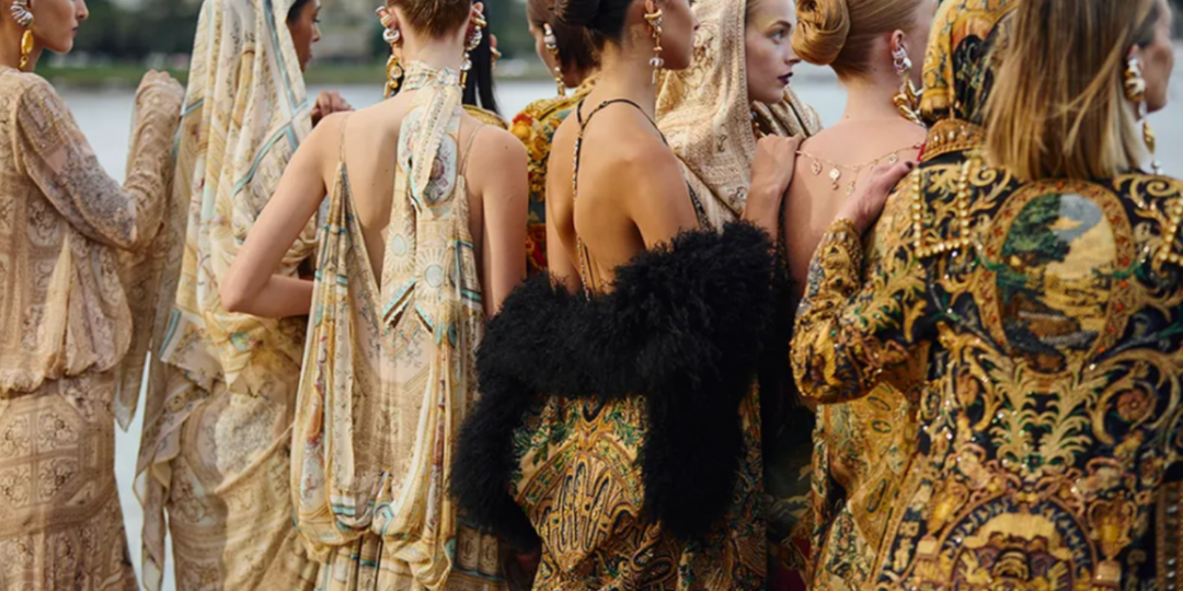 Метрополитен-музей и Camilla представили совместную линейку