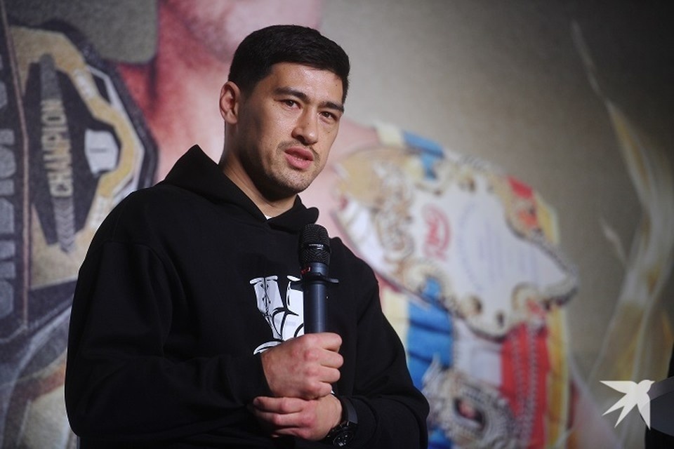    На данный момент Бивол владеет четырьмя мировыми титулами WBA, WBO, IBF и IBO Алексей БУЛАТОВ