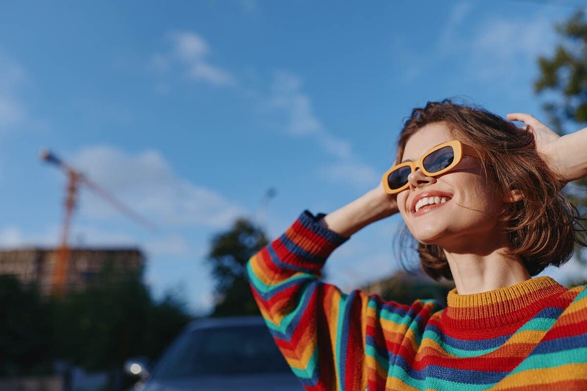 Любимые очки добавляют уверенности в себе. Источник: ShotPrime Studio / Shutterstock / FOTODOM📷

