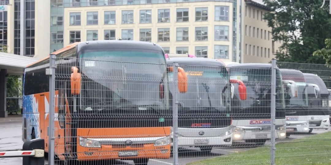 С Обводного канала выехал первый автобус из Петербурга в Севастополь