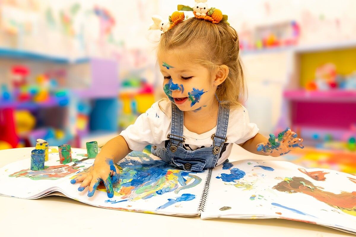 Рисование для детей — это развитие, познание, самовыражение и целый мир в каждом рисунке. Источник: Selman GEDIK / Shutterstock / FOTODOM📷
