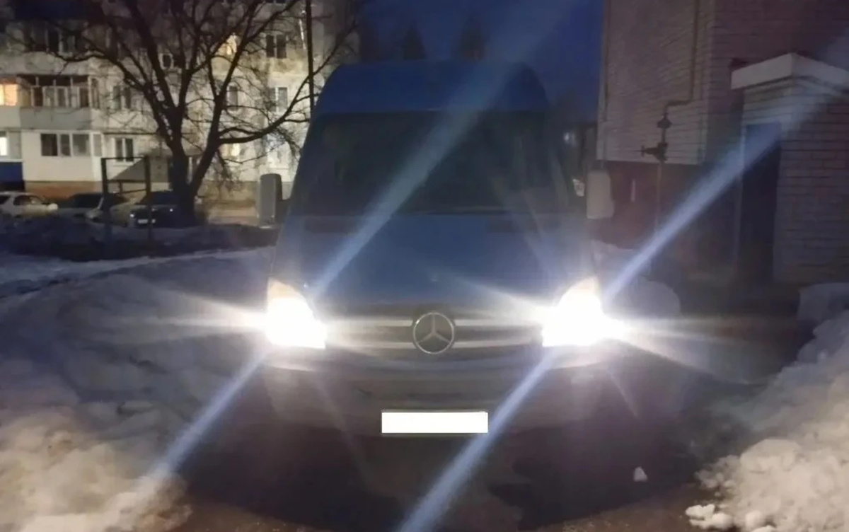    В Можге грузовик сбил женщину с трехлетним ребенком