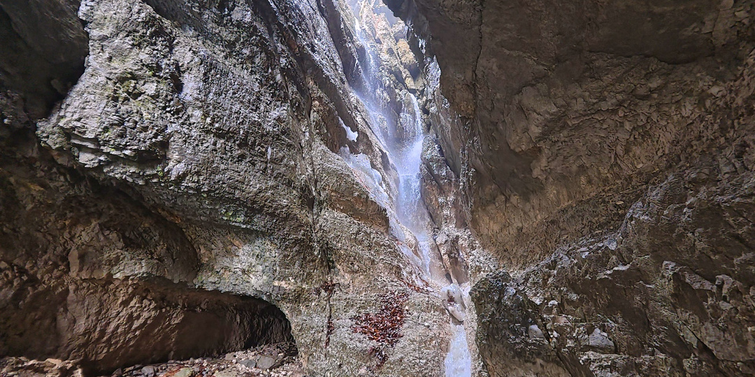 Водопад Элекансу и пещера Су-Акан. Урочище Хумалан. КБР. 28.03.2026.