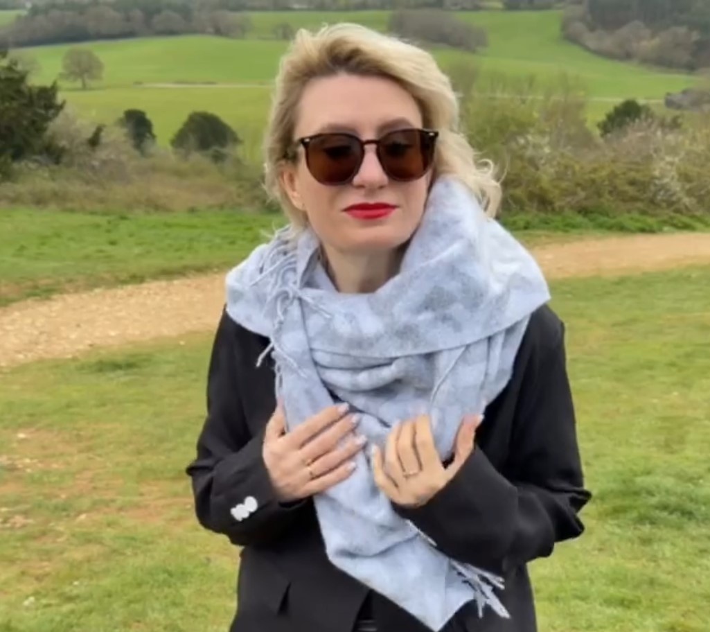 Мы продолжаем наше путешествие по графству Суррей. Ксения Баранова. Школа нейросетей и SMM