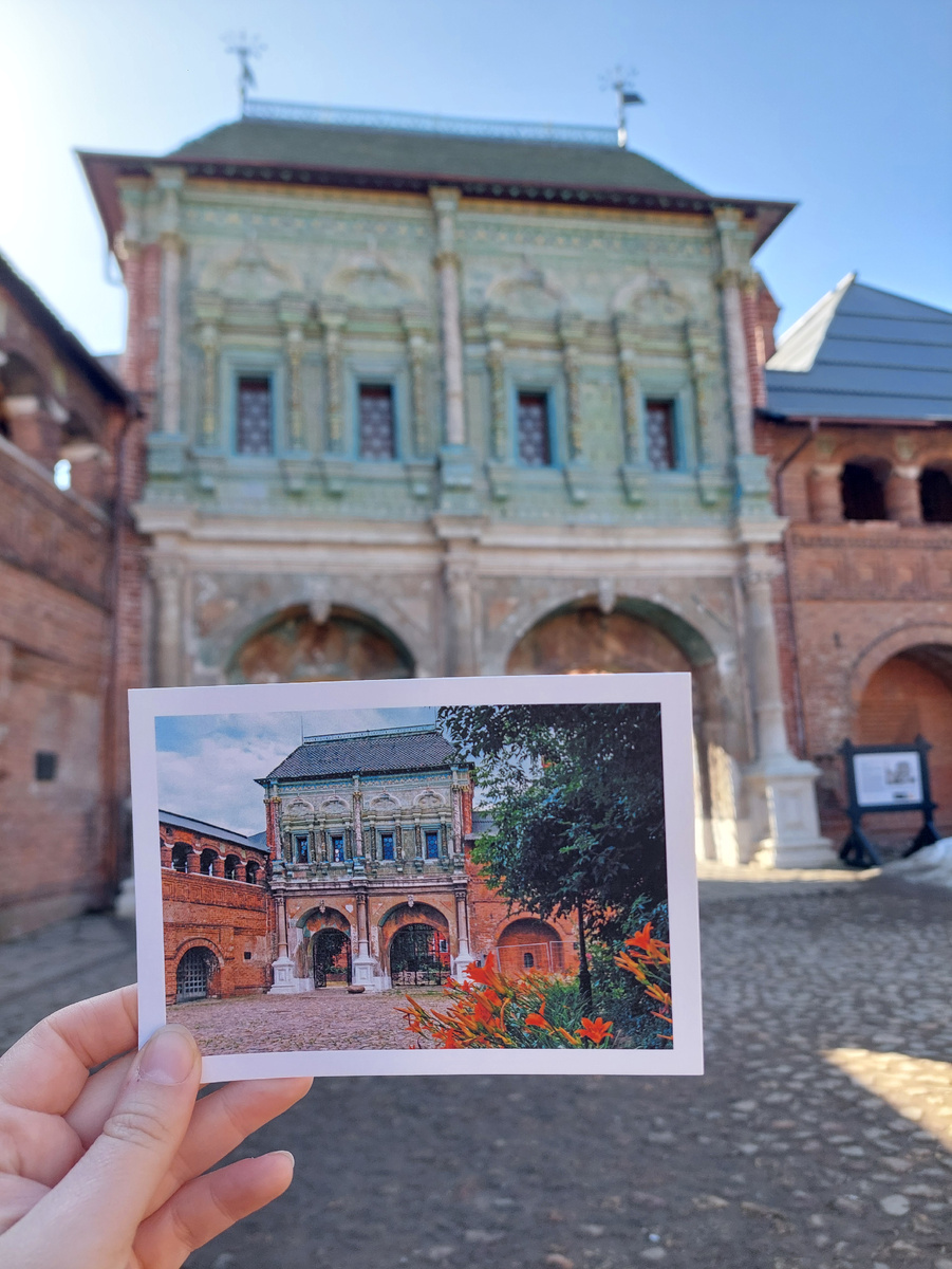 Крутицкое подворье или Крутицы привлекает туристов своими «киношными» видами. Фото автора.