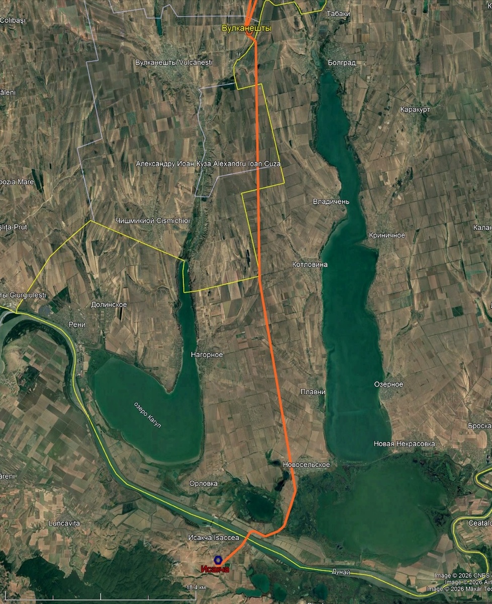 ВЛ 400 кВ Вулканешты – Исакча. Как видим, несмотря на то, что эта линия соединяет Молдову (ПС 400 кВ Вулканешты) и Румынию (ПС (точнее – РП) 400 кВ Исакча, большая часть её проходит по территории Украины (жёлтые линии – государственные границы)