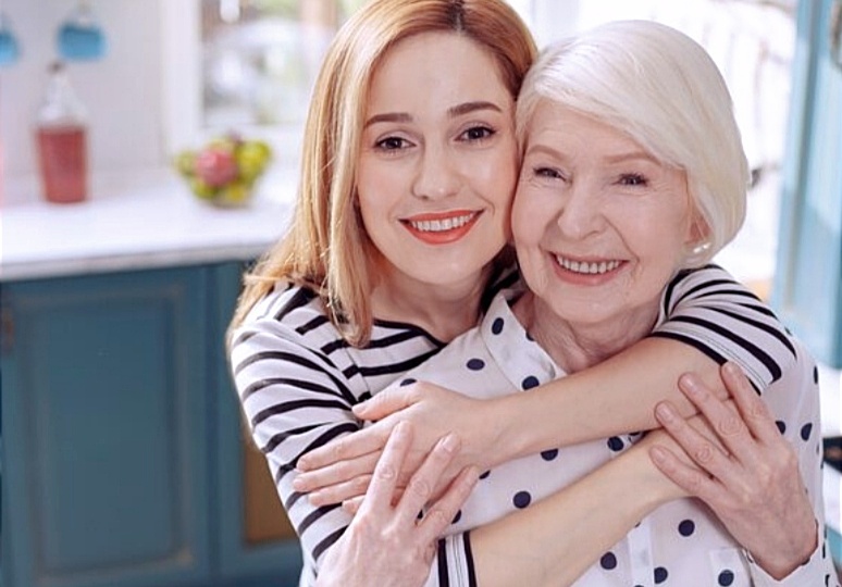 — Она лучшая хозяйка! И дети воспитанные, — внезапно коршуном налетела на мачеху ненавистная свекровь