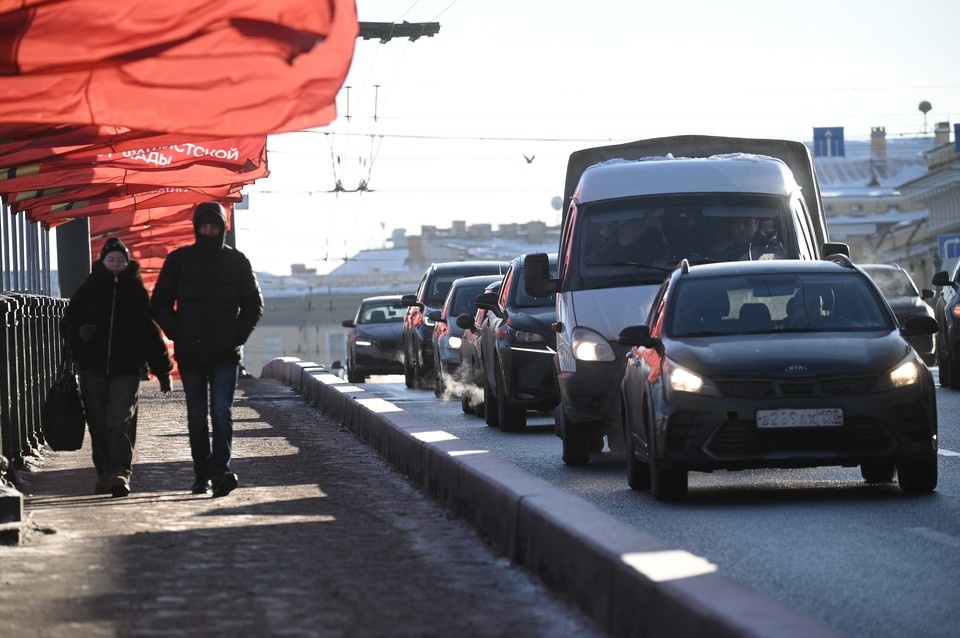    Городские видеокамеры помогут сделать Петербург чище. Алексей БУЛАТОВ