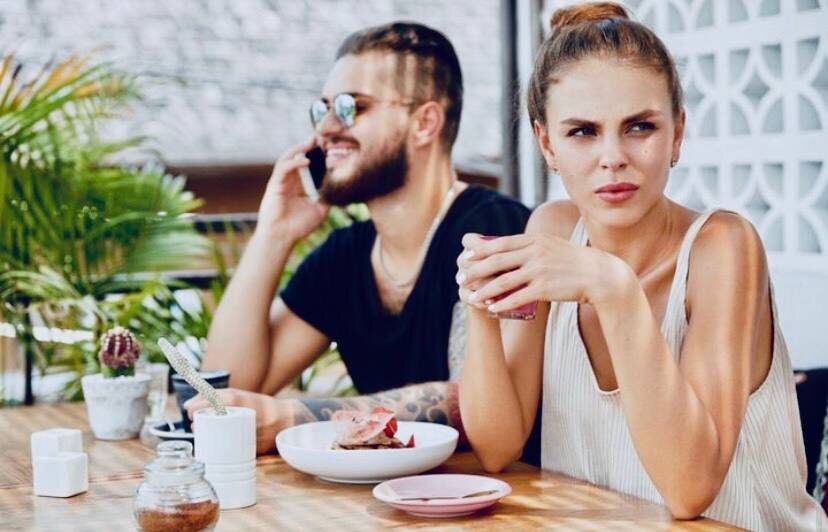 6 признаков, что вы в отношениях с нарциссом и уже теряете себя. Объясняет психолог