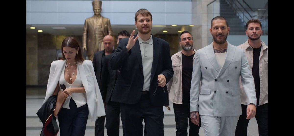 Стоп кадр из сериала «Камень, ножницы, бумага»