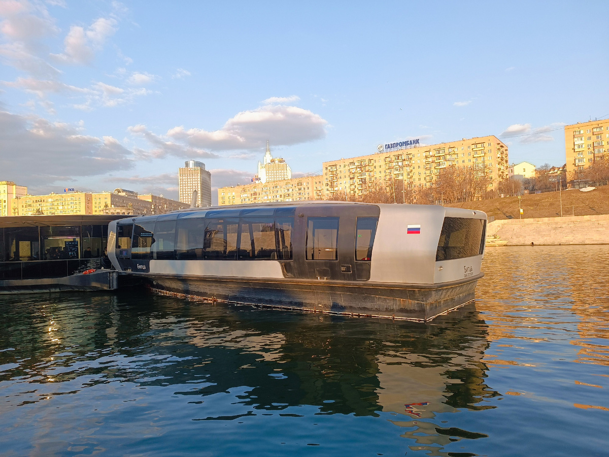 Станция (причал) Киевская на правобережье Москвы-реки