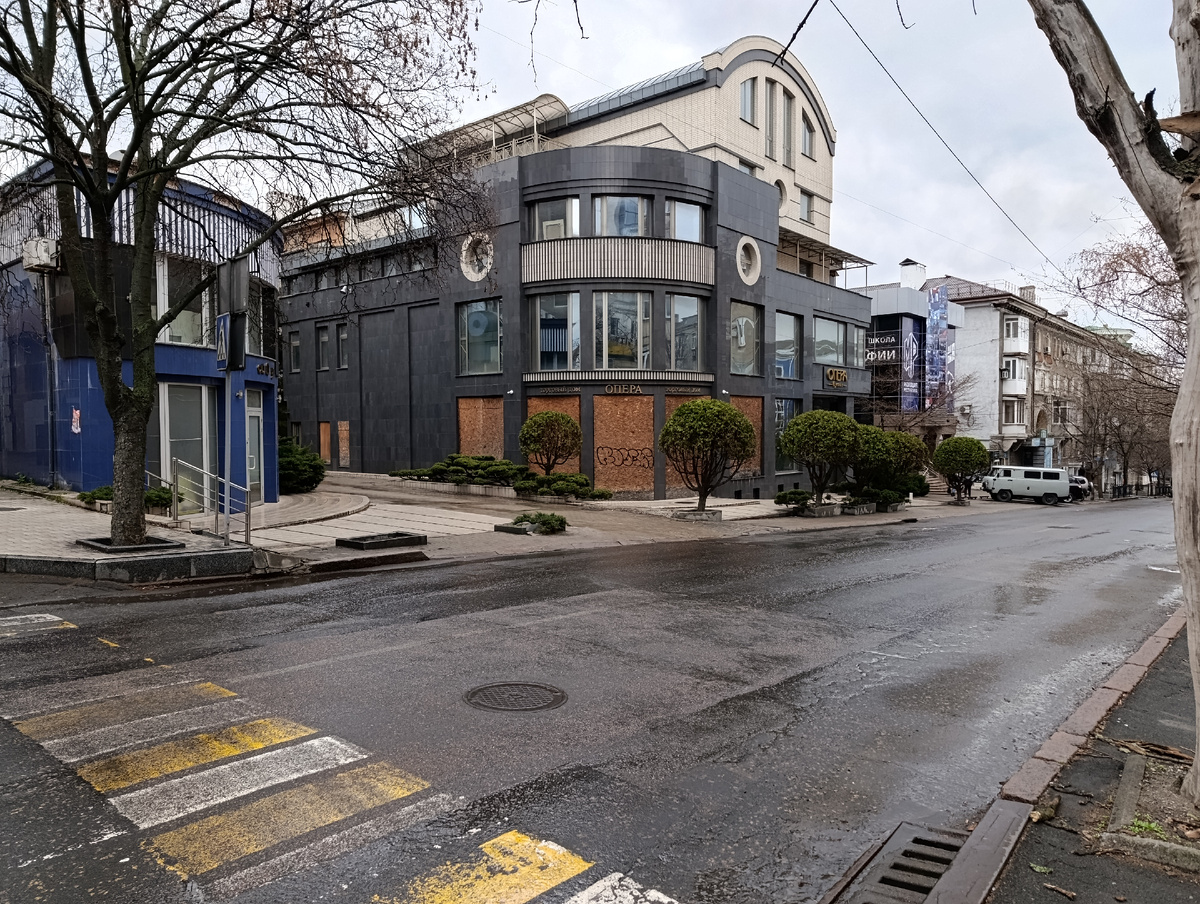 Проспект Театральный после весеннего дождя.