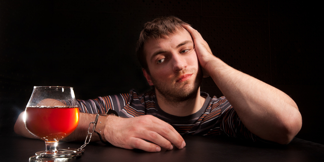 Почему мужчины становятся зависимыми от алкоголя