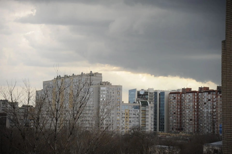    Вечером Ростов накрыл мощный ливень. Дмитрий КУТЕПОВ
