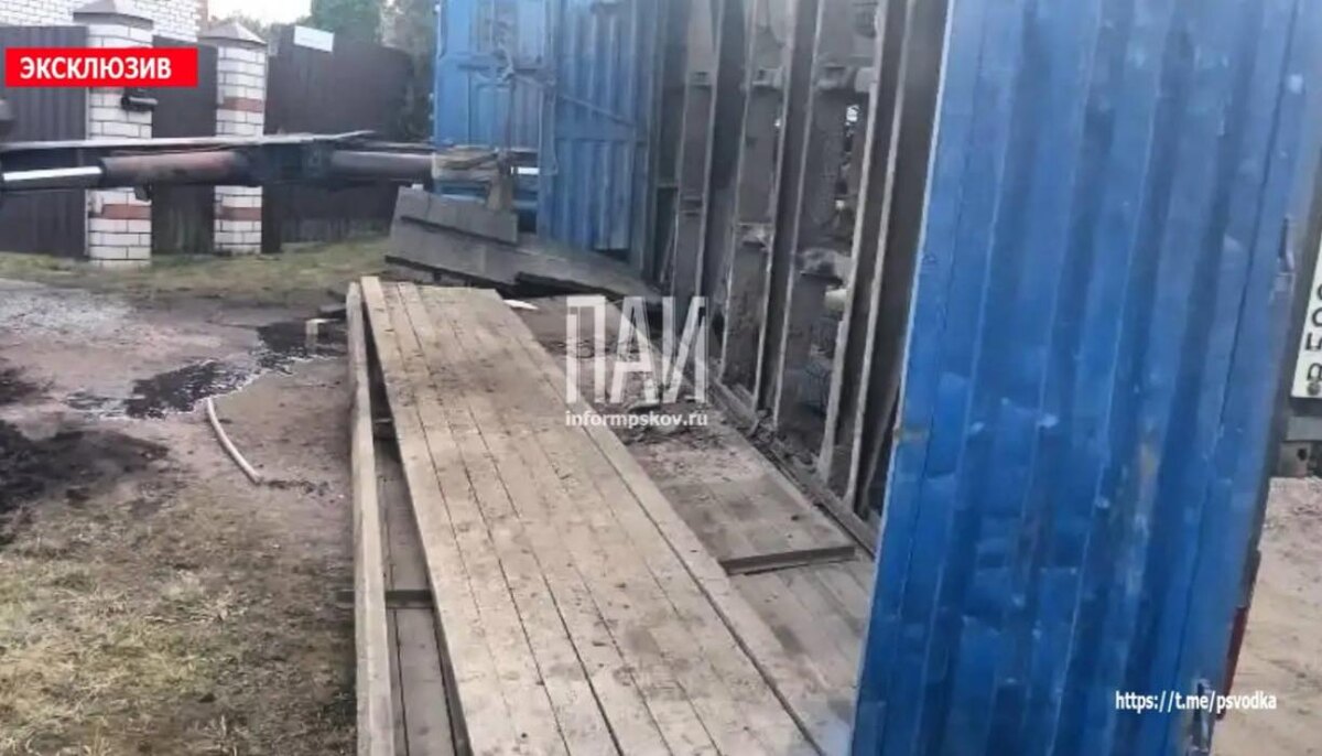 Манипулятор опрокинулся на оператора в Великолукском районе
Фото: ПАИ