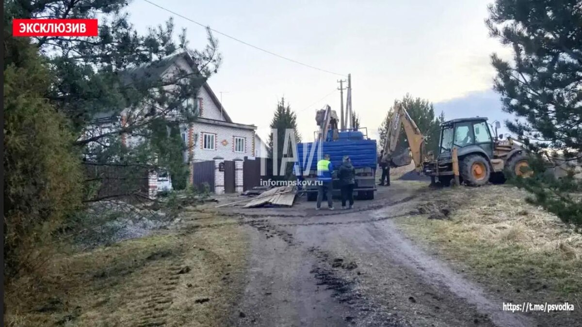 Манипулятор опрокинулся на оператора в Великолукском районе
Фото: ПАИ