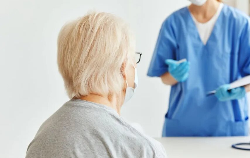 Врач Новоселов назвал первые симптомы болезни Альцгеймера