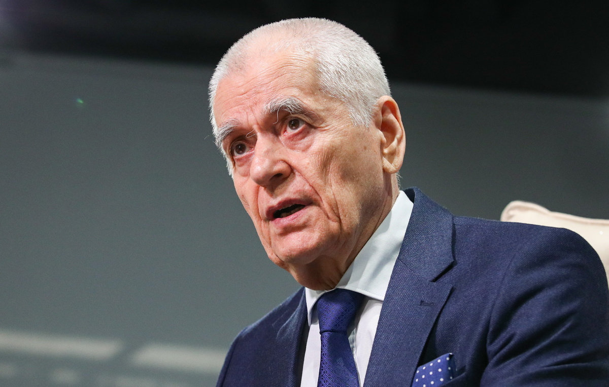    Академик РАН, заместитель президента РАО Геннадий Онищенко  Алена Бжахова/ТАСС