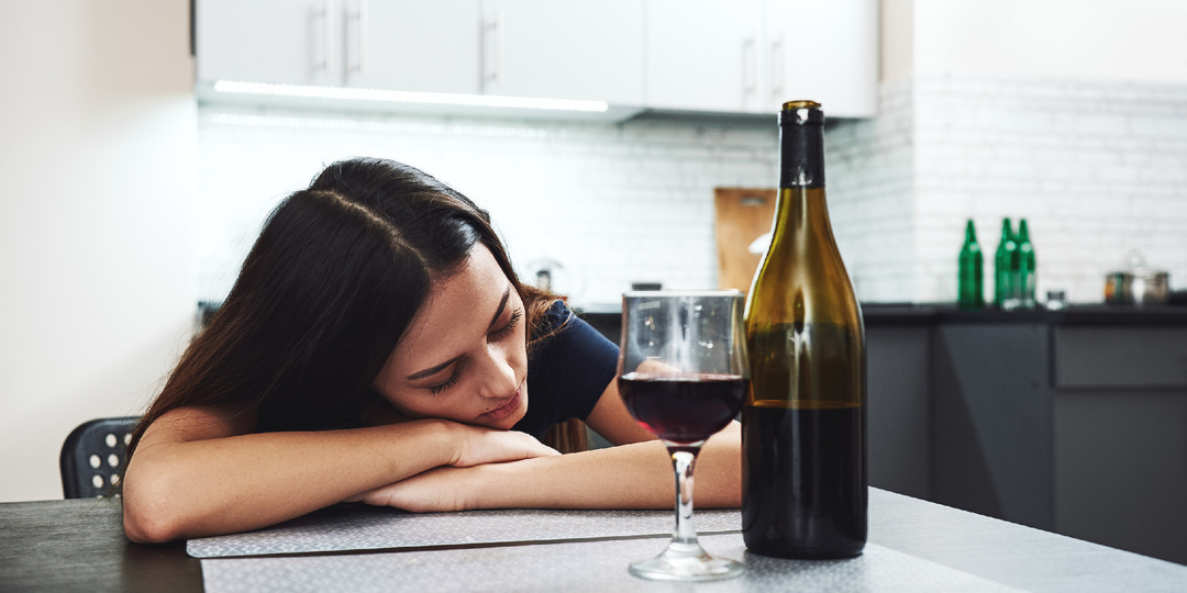 Женский алкоголизм: первые симптомы и последствия